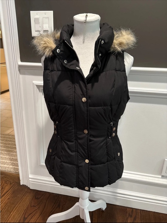 Guess Jackets & Blazers - Guess Black Hooded Sleeveless Puffer Vest with Faux-Fur Trim